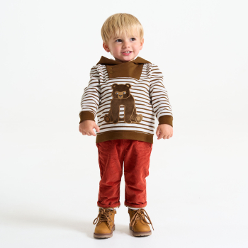 سترة بقلنسوة مخططة ومنمقة برسم دب للأولاد الصغار.